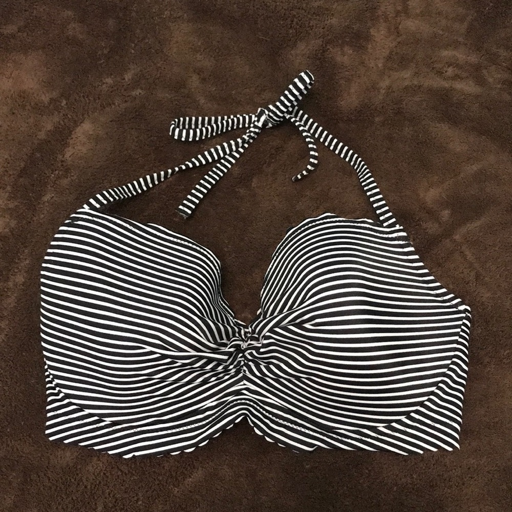 Victoria’s Secret the getaway bikini halter top
